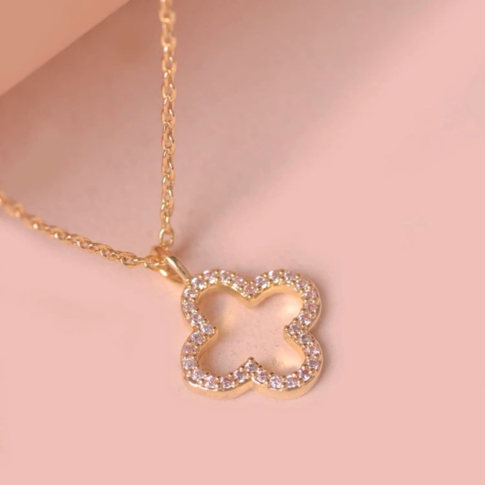Four Leaf Clover Pendant Necklace
